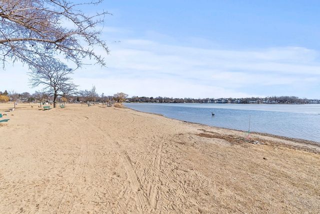 818 Sheridan Drive, Wauconda, IL 60084