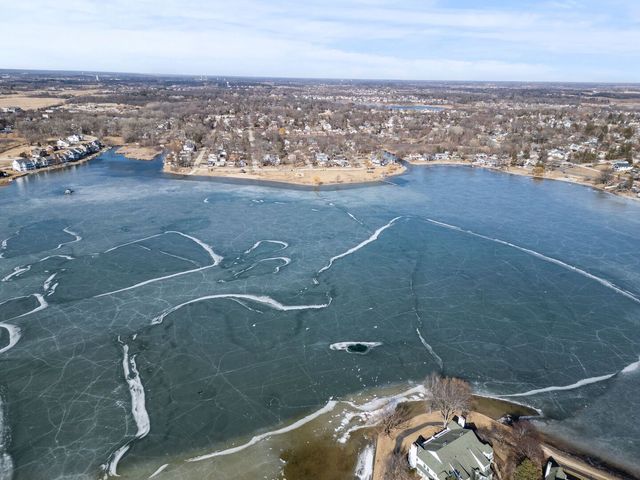 818 Sheridan Drive, Wauconda, IL 60084