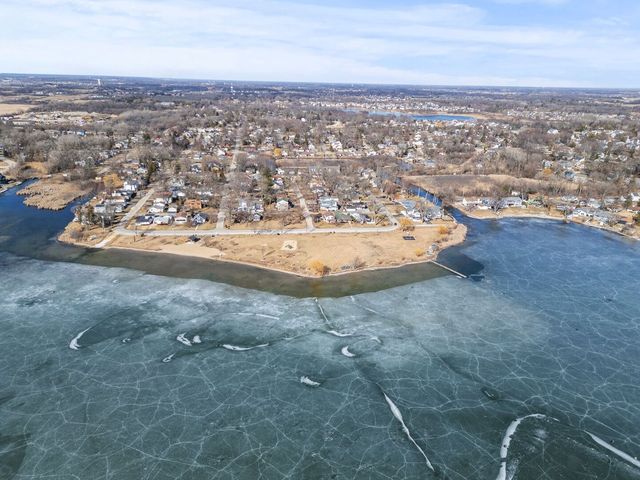 818 Sheridan Drive, Wauconda, IL 60084