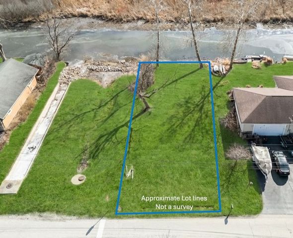 818 Sheridan Drive, Wauconda, IL 60084