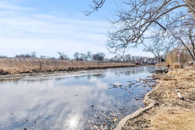 818 Sheridan Drive, Wauconda, IL 60084