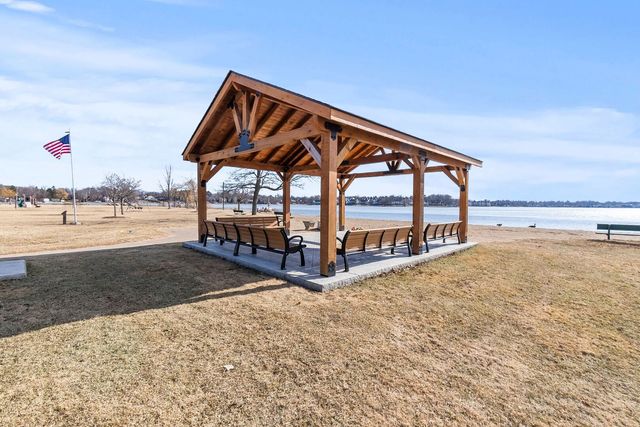 818 Sheridan Drive, Wauconda, IL 60084