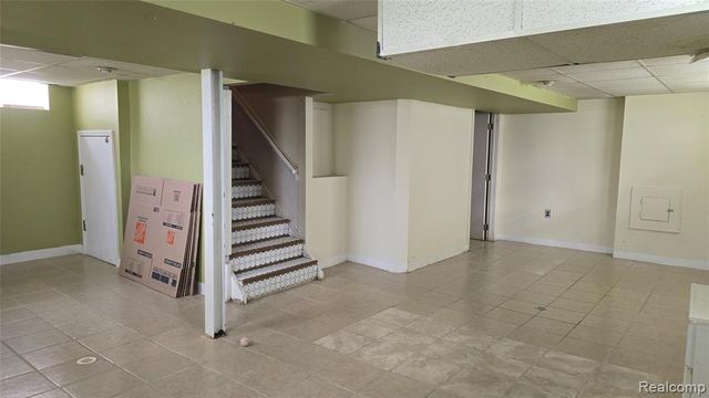 1337 W Saratoga Street, Ferndale, MI 48220