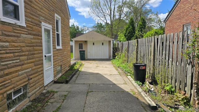 1337 W Saratoga Street, Ferndale, MI 48220