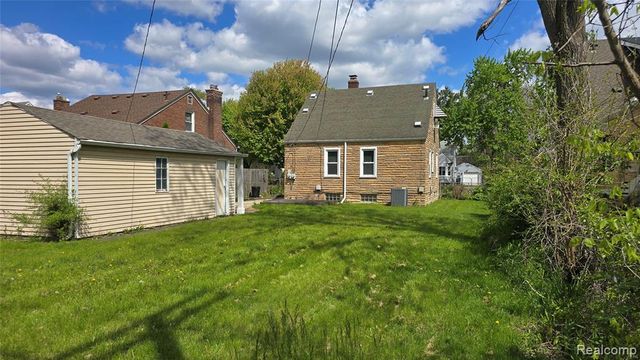 1337 W Saratoga Street, Ferndale, MI 48220