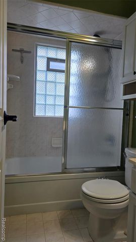 1337 W Saratoga Street, Ferndale, MI 48220