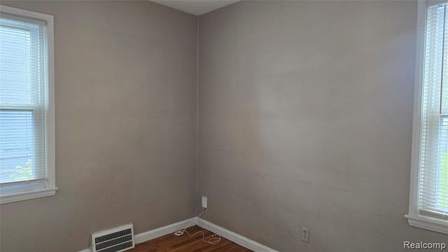 1337 W Saratoga Street, Ferndale, MI 48220