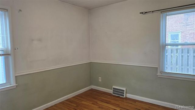 1337 W Saratoga Street, Ferndale, MI 48220