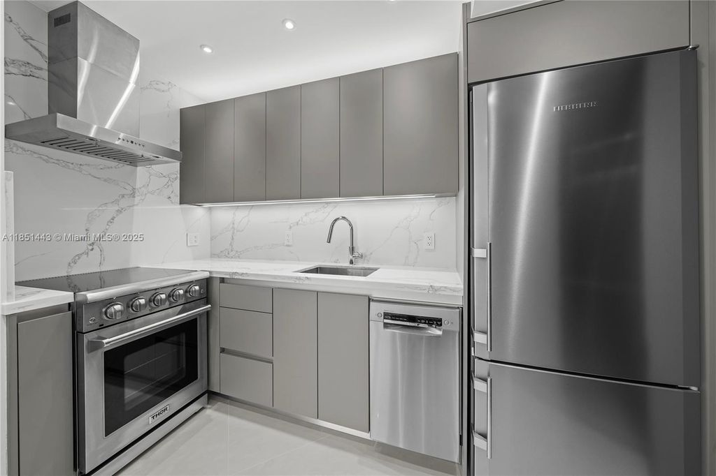 999 Brickell Bay Dr 904, Miami, FL 33131