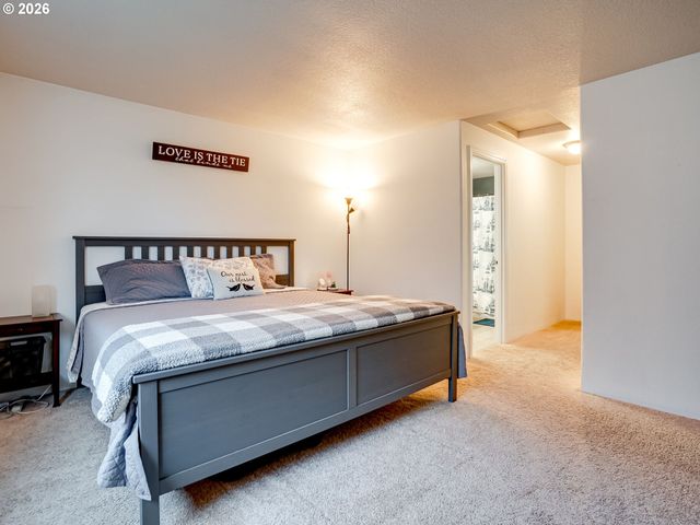 810 COLUMBIA Dr, Molalla, OR 97038