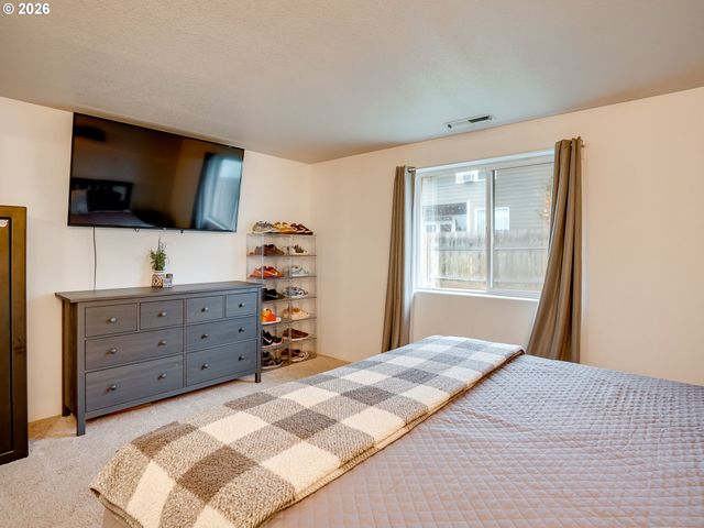 810 COLUMBIA Dr, Molalla, OR 97038