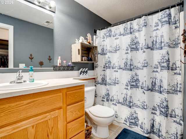 810 COLUMBIA Dr, Molalla, OR 97038