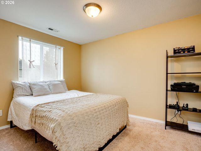 810 COLUMBIA Dr, Molalla, OR 97038