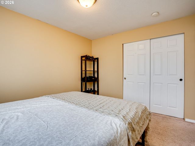 810 COLUMBIA Dr, Molalla, OR 97038