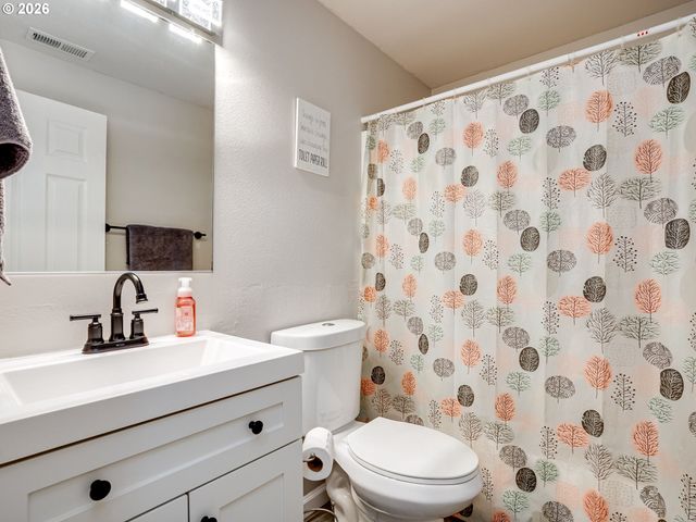 810 COLUMBIA Dr, Molalla, OR 97038