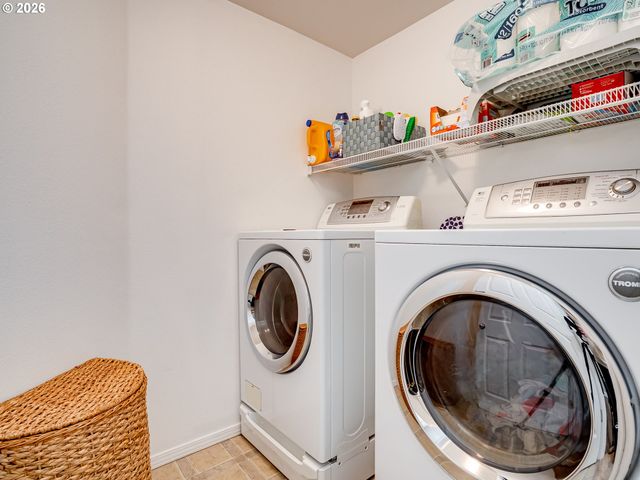 810 COLUMBIA Dr, Molalla, OR 97038