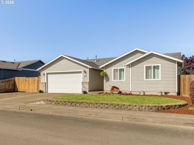 810 COLUMBIA Dr, Molalla, OR 97038
