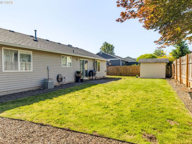 810 COLUMBIA Dr, Molalla, OR 97038