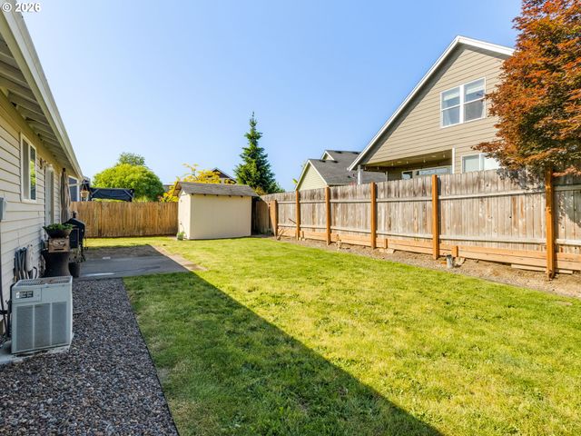 810 COLUMBIA Dr, Molalla, OR 97038