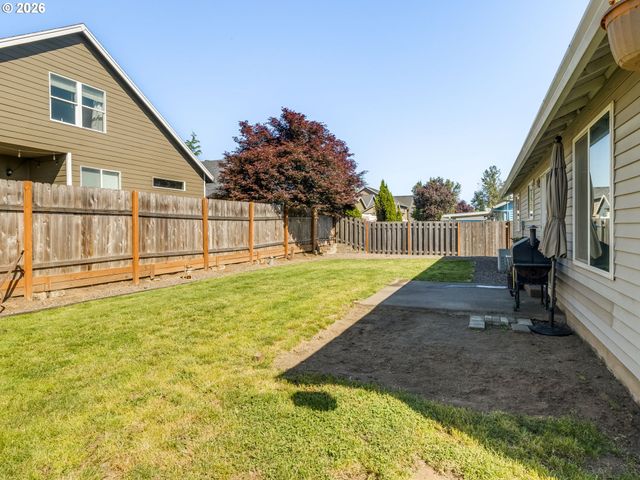 810 COLUMBIA Dr, Molalla, OR 97038