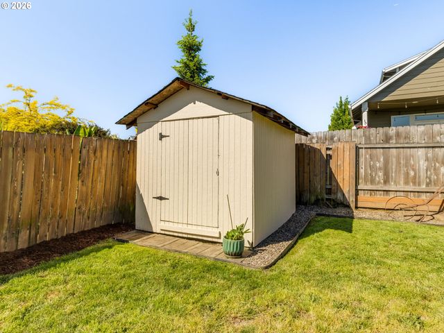 810 COLUMBIA Dr, Molalla, OR 97038