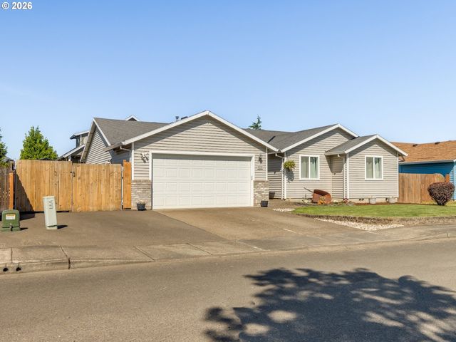 810 COLUMBIA Dr, Molalla, OR 97038