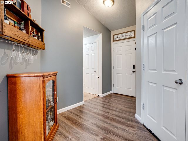810 COLUMBIA Dr, Molalla, OR 97038