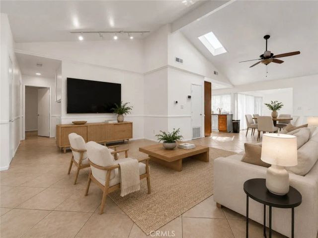 25790 Parada, Valencia, CA 91355