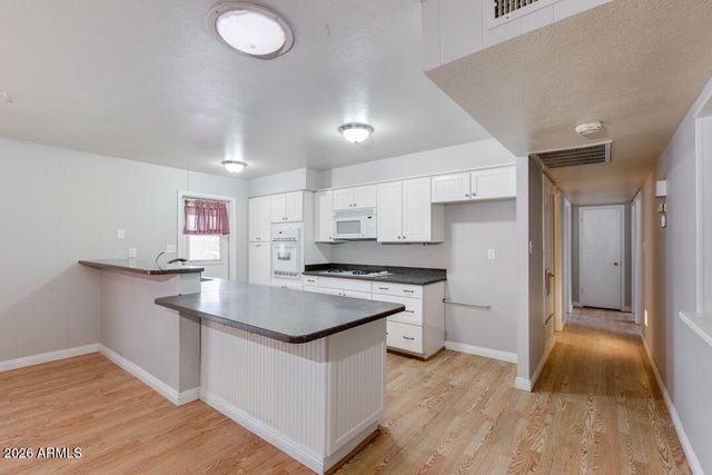 1722 E BROADMOR Drive, Tempe, AZ 85282