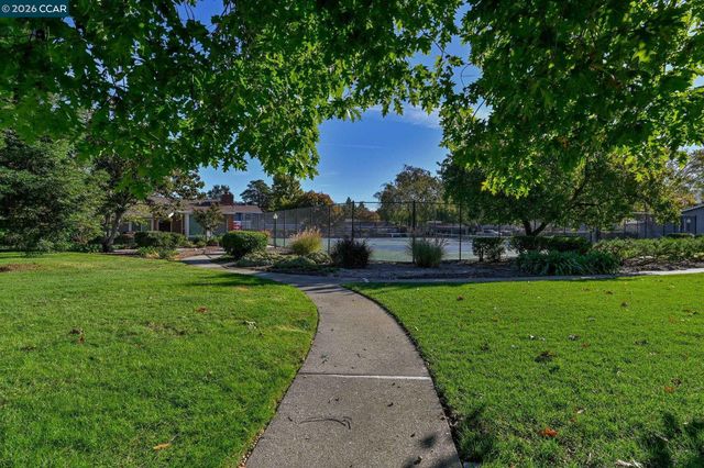 2840 Royal Ann Ln, Concord, CA 94518