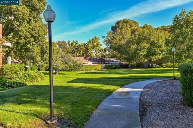 2840 Royal Ann Ln, Concord, CA 94518