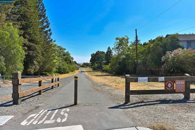 2840 Royal Ann Ln, Concord, CA 94518