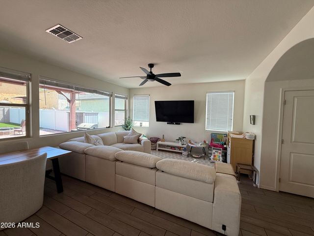 8804 W JEFFERSON Street, Tolleson, AZ 85353