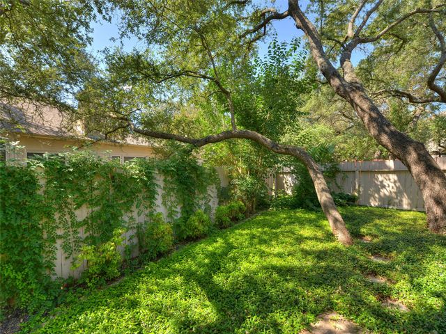 11 Troon DR, Austin, TX 78738