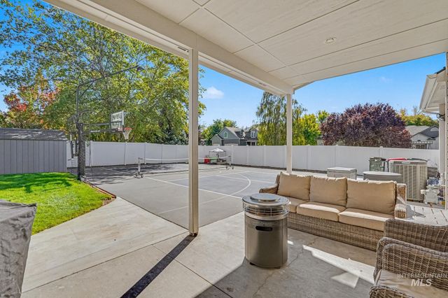 2340 S Alaska Way, Meridian, ID 83642