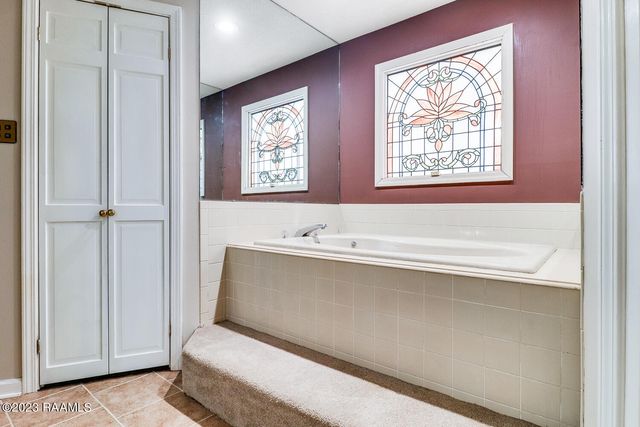 101 Chateau Place, Lafayette, LA 70503