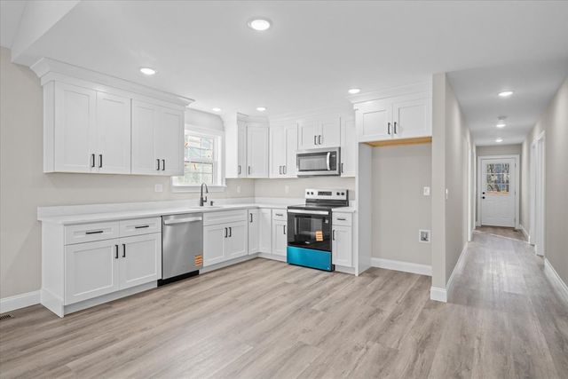 1802 Malone Dr, Dalton, GA 30721