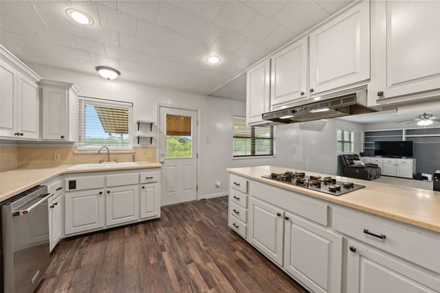 608 W Spring Street, West, TX 76691
