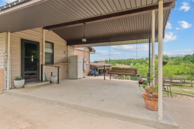 608 W Spring Street, West, TX 76691