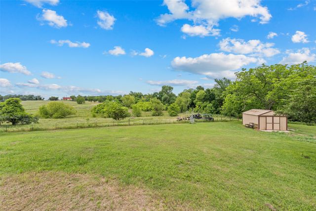 608 W Spring Street, West, TX 76691