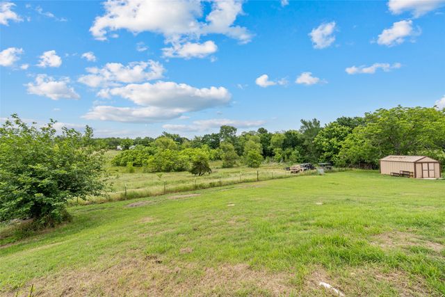 608 W Spring Street, West, TX 76691