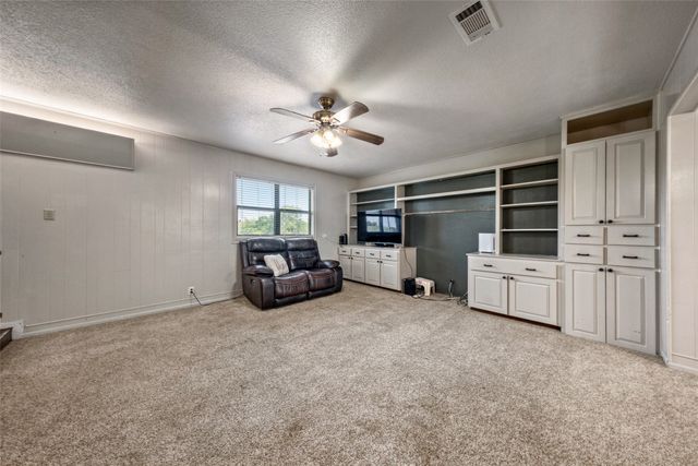 608 W Spring Street, West, TX 76691
