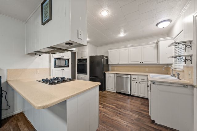 608 W Spring Street, West, TX 76691