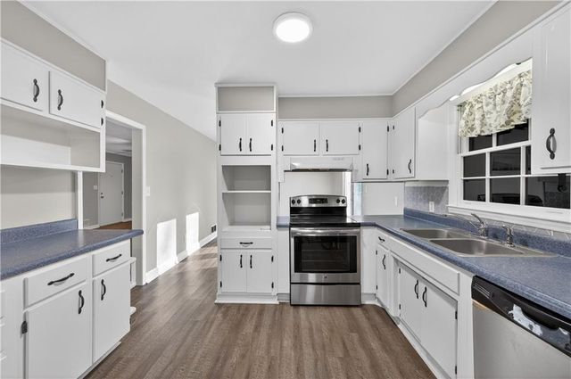 4031 Chestnut Drive, Flowery Branch, GA 30542