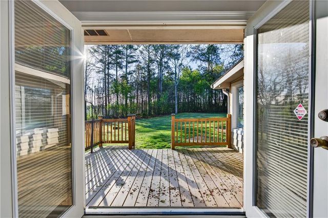 4031 Chestnut Drive, Flowery Branch, GA 30542