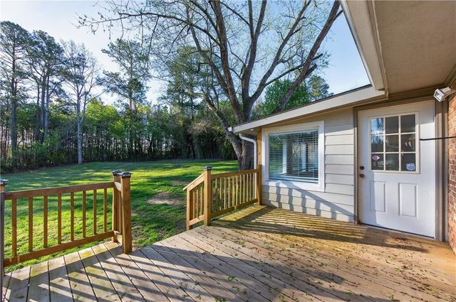 4031 Chestnut Drive, Flowery Branch, GA 30542