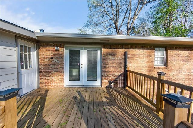 4031 Chestnut Drive, Flowery Branch, GA 30542