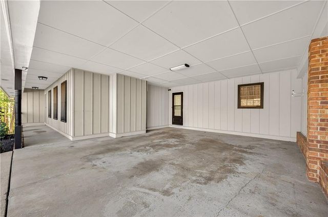 4031 Chestnut Drive, Flowery Branch, GA 30542