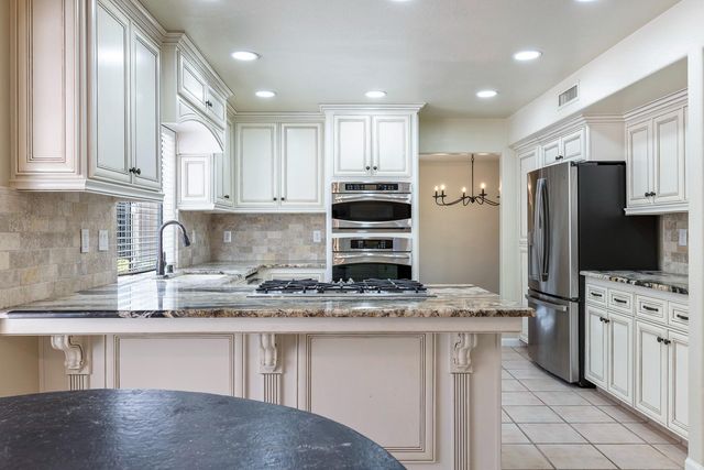 9396 N St Martin Drive, Fresno, CA 93720