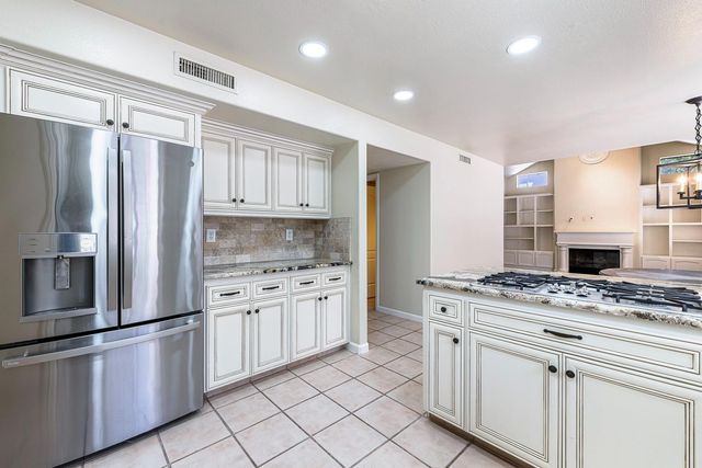 9396 N St Martin Drive, Fresno, CA 93720